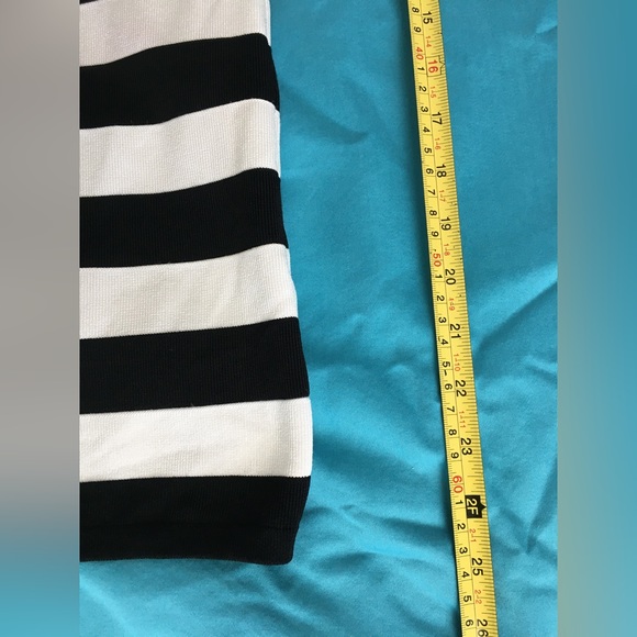 EUC WHBM beautiful black/white stripped fitted bodycon cap sleeve top. - Picture 9 of 11